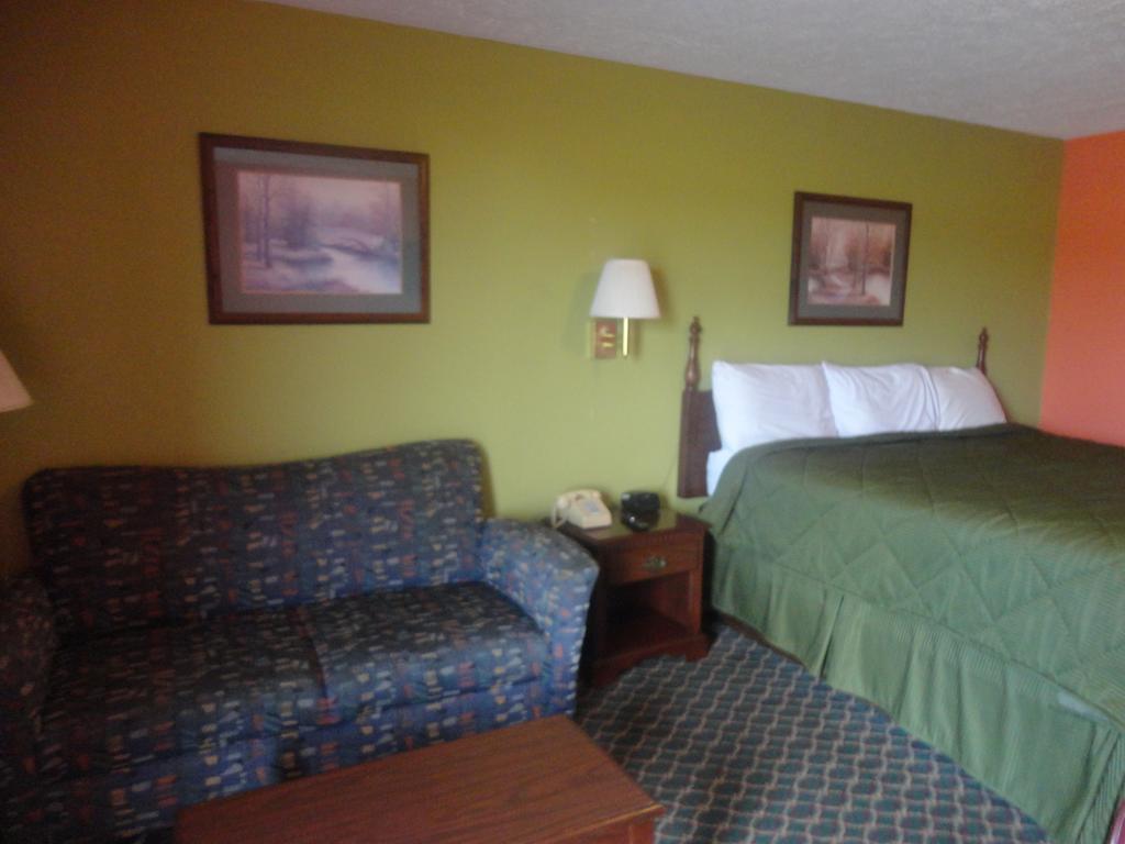 Royal Inn & Suites Tunica Room photo